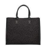 Tote grande a doppio manico con chiusura zip, dettaglio di tiralampo a forma di piccola nappa, tracolla regolabile e removibile di nastro logato. Dotata di tracolla rimovibile. 42x34x17 cm
