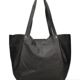 Laura Do Borsa a spalla da donna