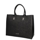 Tote grande a doppio manico con chiusura zip, dettaglio di tiralampo a forma di piccola nappa, tracolla regolabile e removibile di nastro logato. Dotata di tracolla rimovibile. 42x34x17 cm
