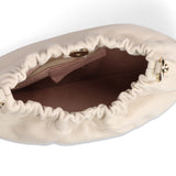 Helena Do Borsa a spalla da donna