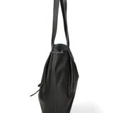 Laura Do Borsa a spalla da donna