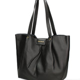 Laura Do Borsa a spalla da donna