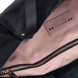 Laura Do Borsa a spalla da donna
