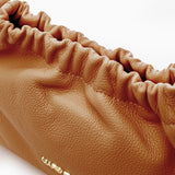 Helena Do Borsa a spalla da donna
