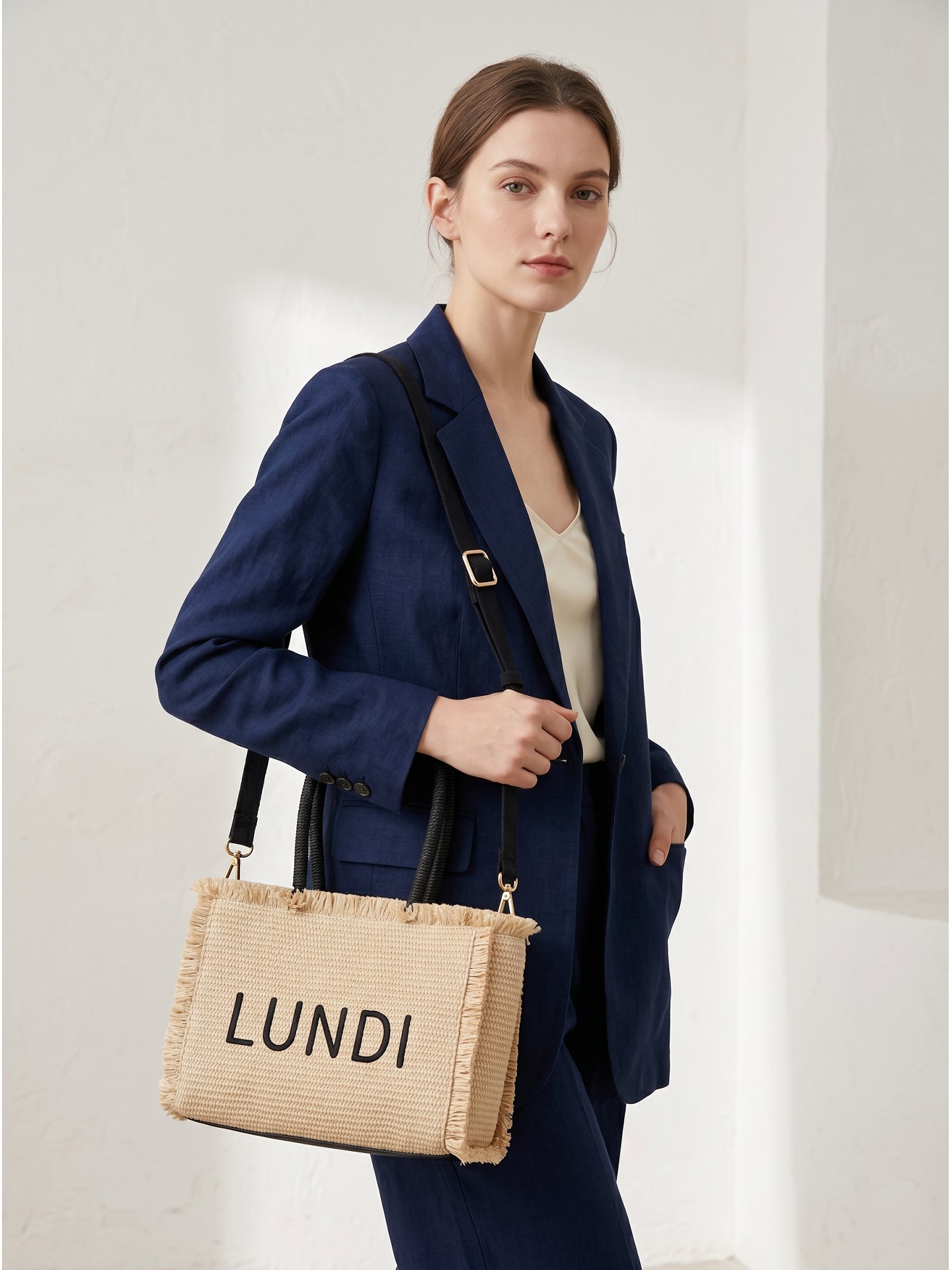 Borsa a Mano in Woven Straw Nero