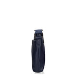 Bolso de hombro para hombre de piel vegana en color azul.