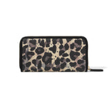 Cartera de mujer con cremallera, confeccionada en piel vegana con estampado de leopardo.