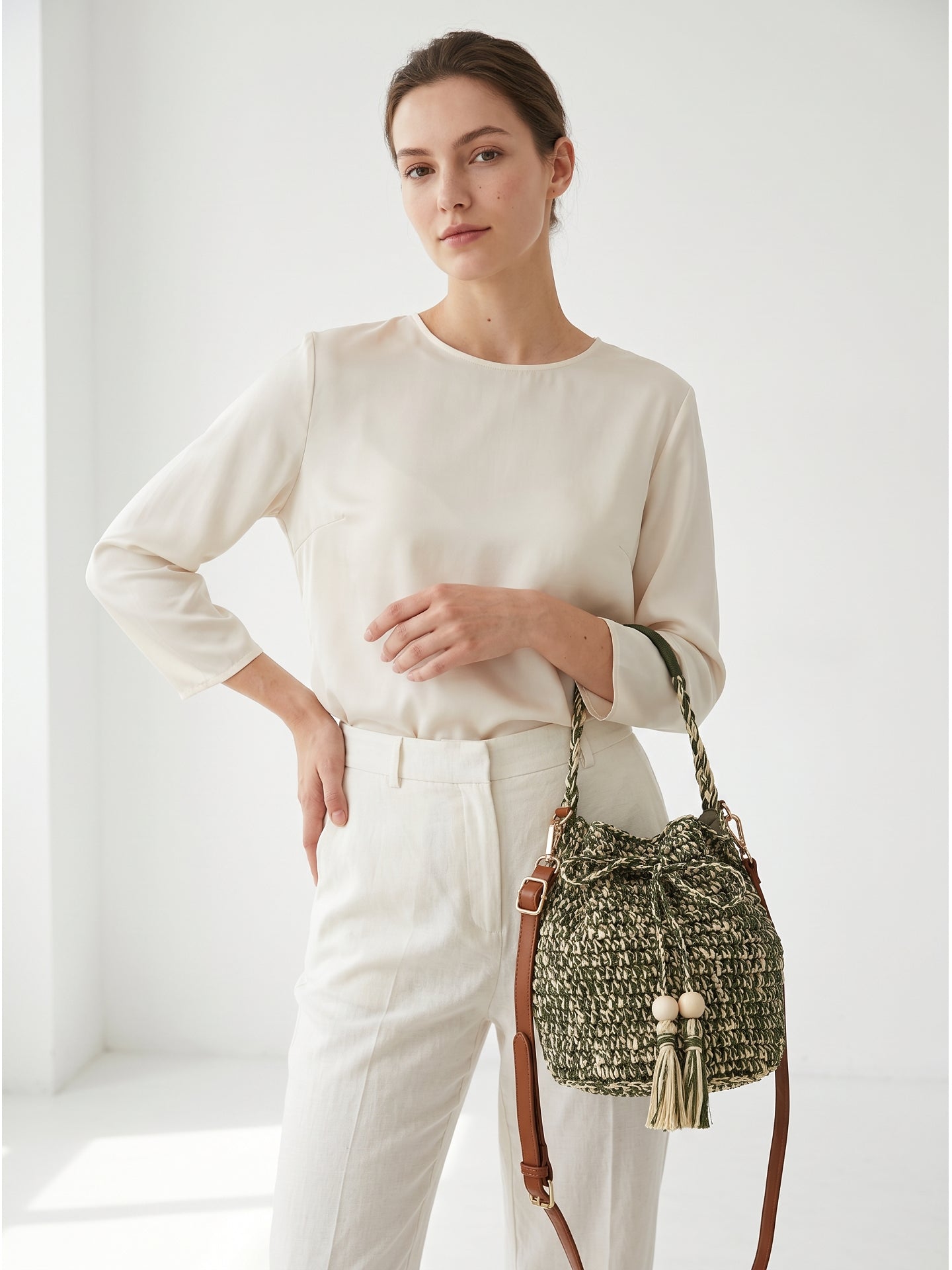 Borsa a Secchiello in Woven Straw Verde